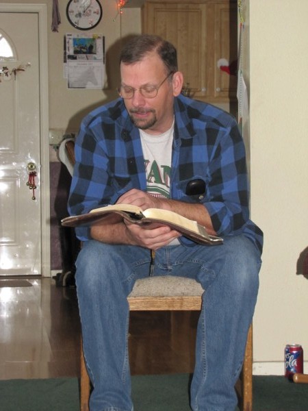 Grandpa Studtmann reading the Christmas story