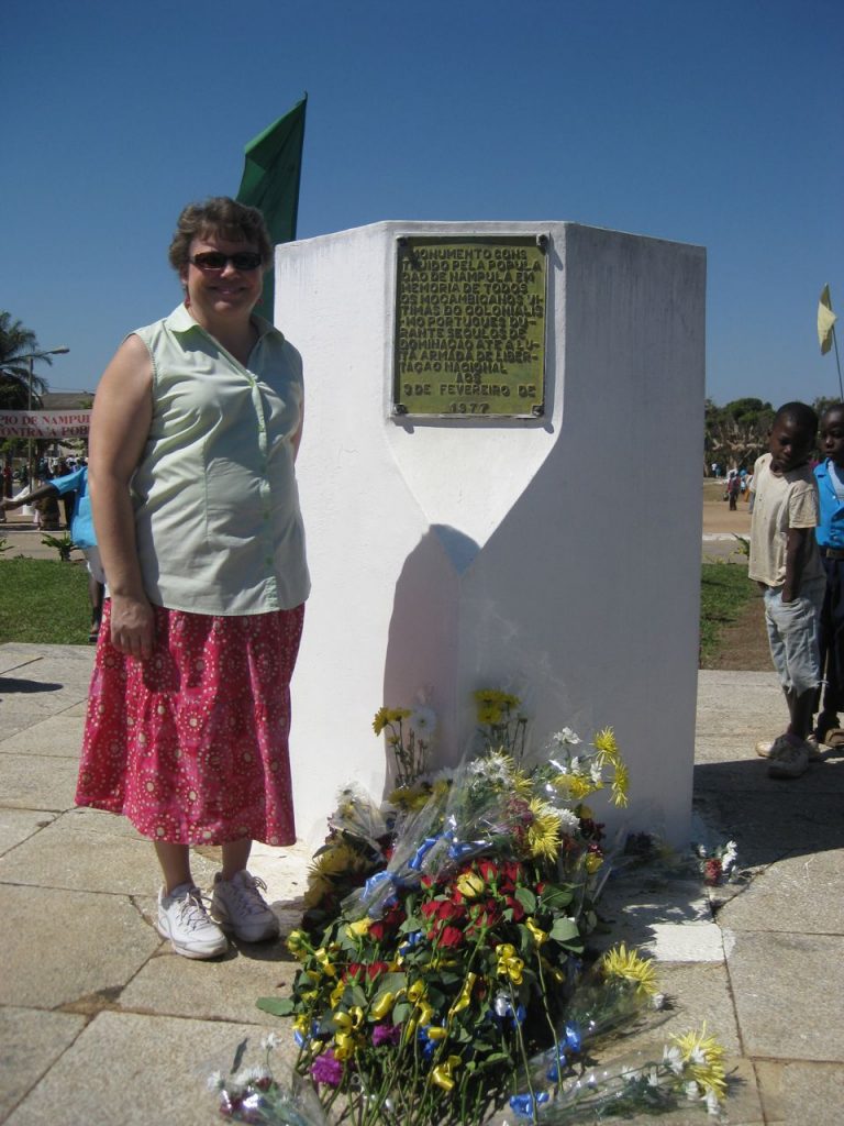 Lisa at the memorial of the Heroes