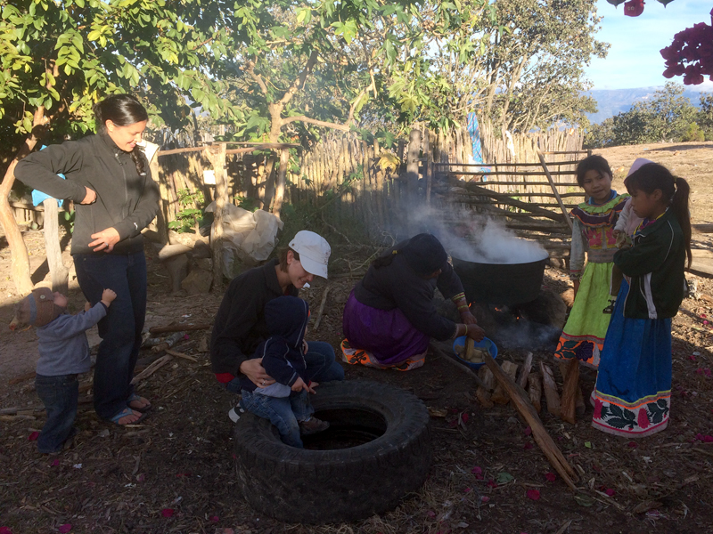 Amy and Joel hanging out with Liesl, Kester, and a Nahuatl lady cooking over a kettle with her daughters