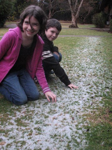 SNOWBALL FIGHT!