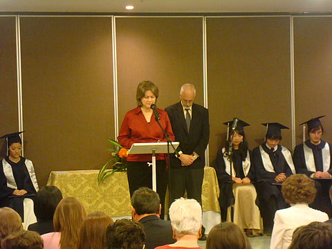 Laurie gives the closing prayer at the June 2009 ACA graduation.