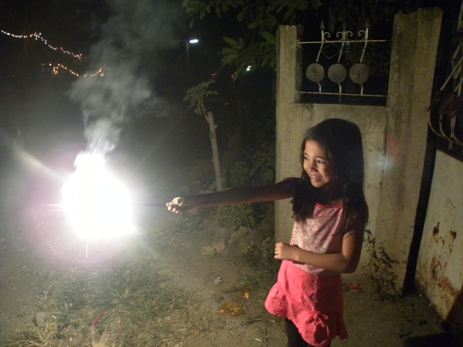 Paputok, Pagkanin, at Pamilya – Fireworks, Food, & Family
