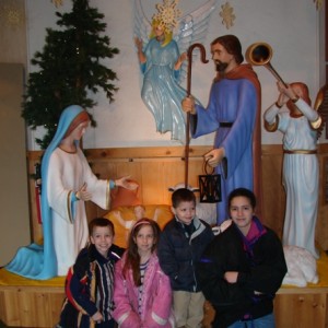Jordan children in front of a nativity scene in Frankenmuth.